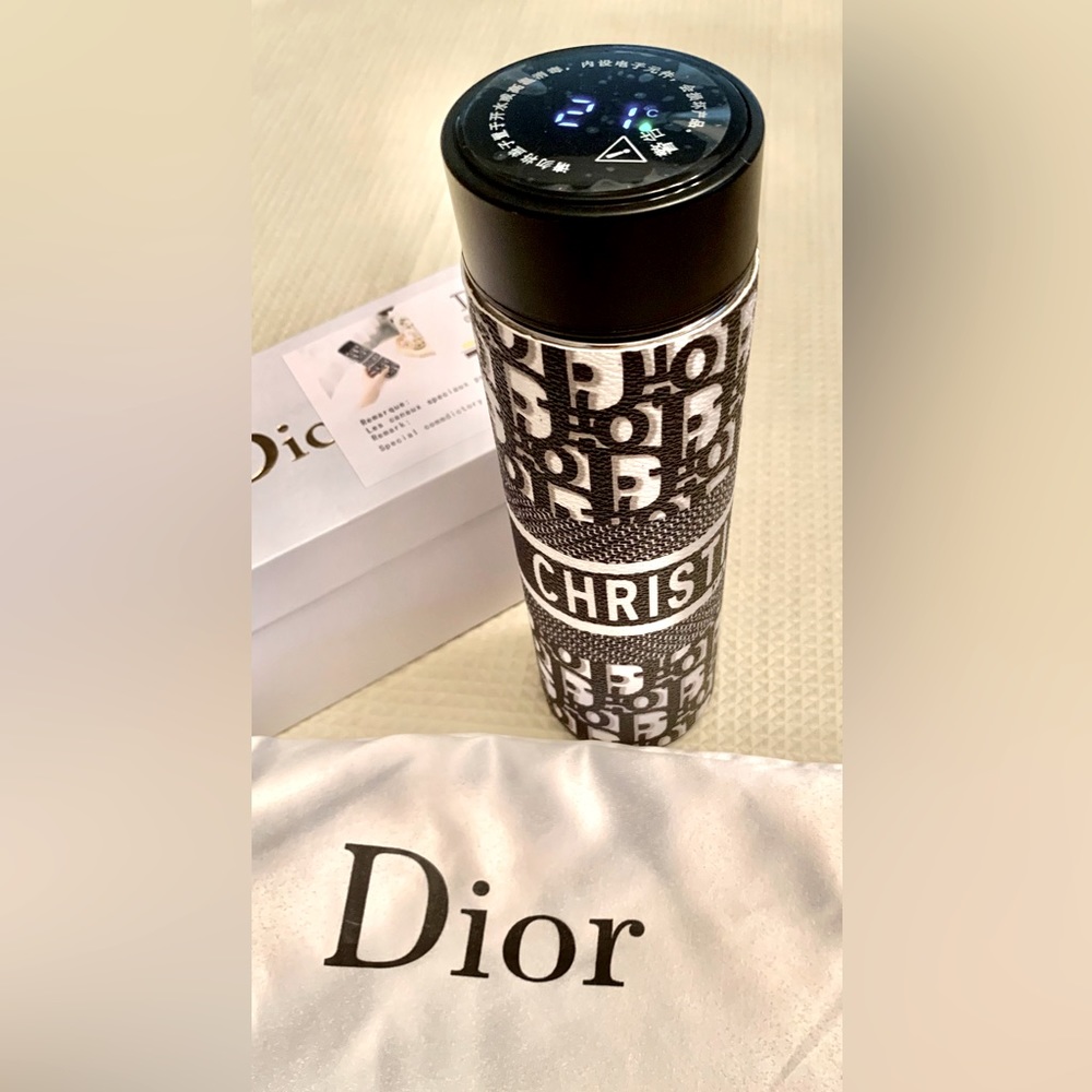 Luxury branded insulated tumbler with digital thermometer lid